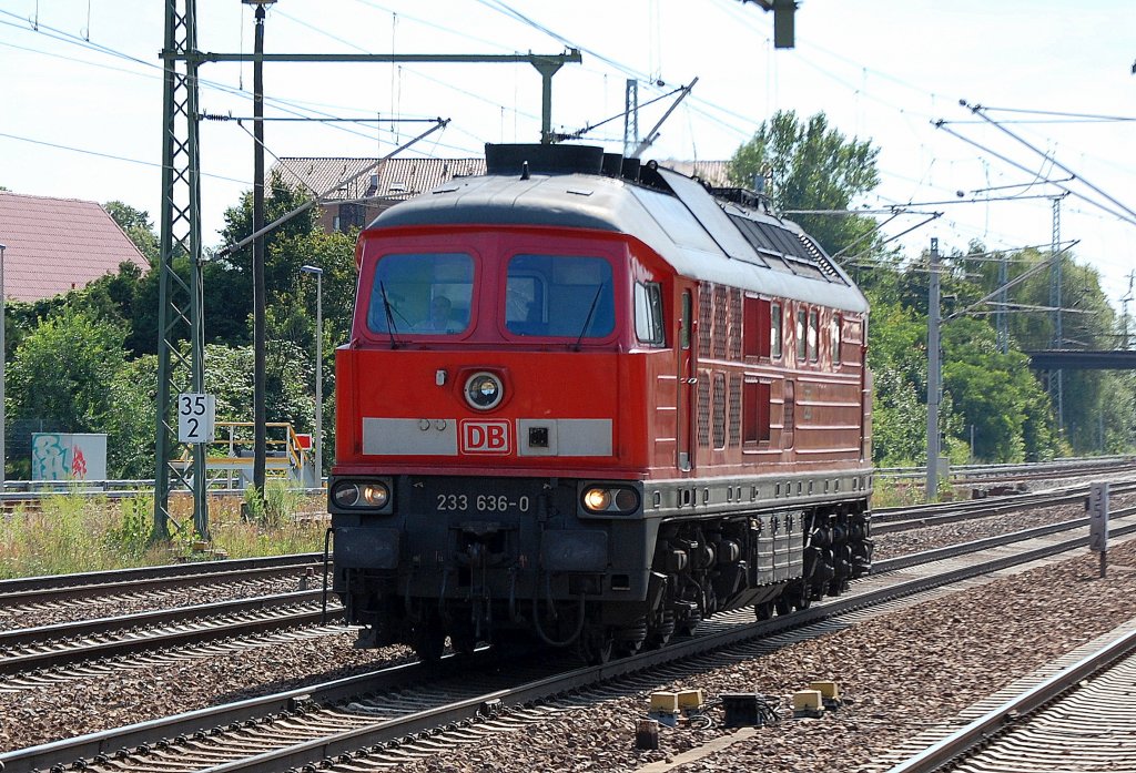 233 636-0 am 23.07.12 bei der Durchfahrt im Bhf. Flughafen Berlin-Sch�nefeld.