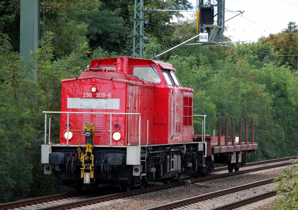 298 309-6 (98 80 3298 309-6 D-DB, Bj.1981) rangiert an diesem Tag Messefahrzeuge zur INNOTRANS an den Messehallen, hier unterwegs Richtung Gbf. Berlin-Moabit, 19.09.08 Berlin-Jungfernheide.