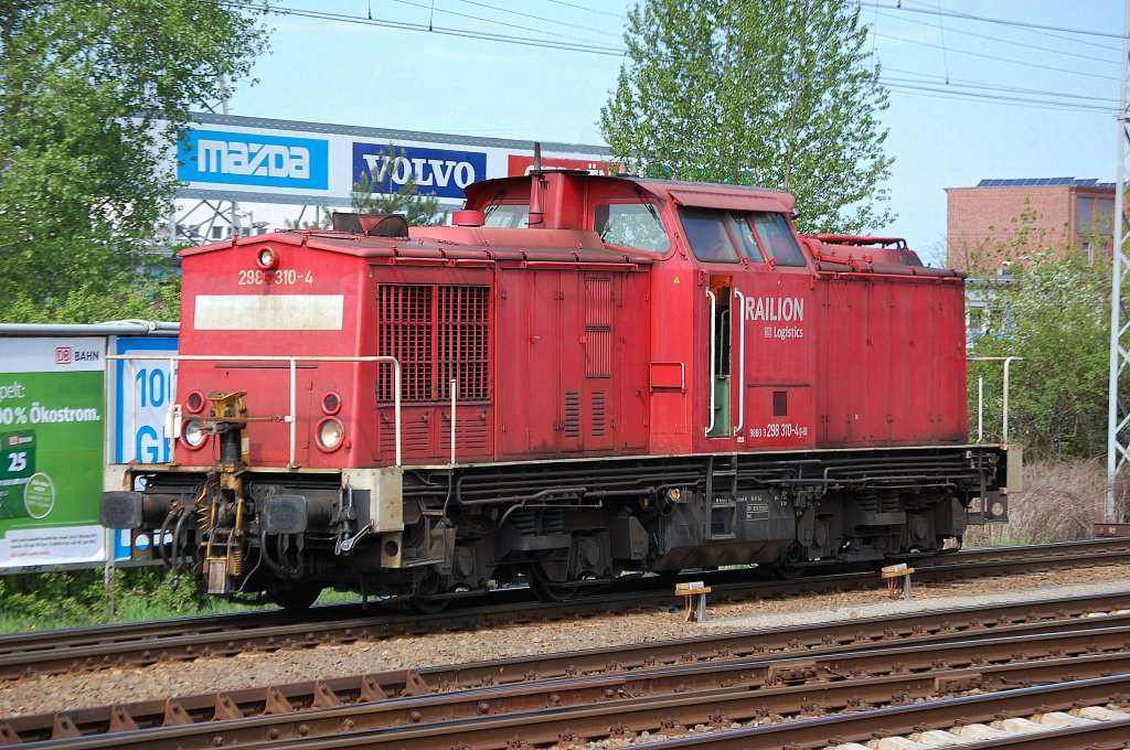 298 310-4 kommt gerade aus dem Gebiet des Industrie�bergabegebietes Berlin Nordost, 27.04.12 Berlin Springpfuhl.