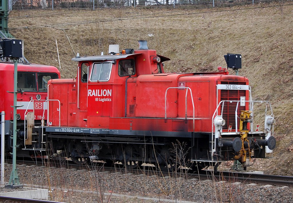 363 664-4 am Haken einer 112�r Richtung Berlin-Lichtenberg, 16.03.10 Berlin-Gesundbrunnen.