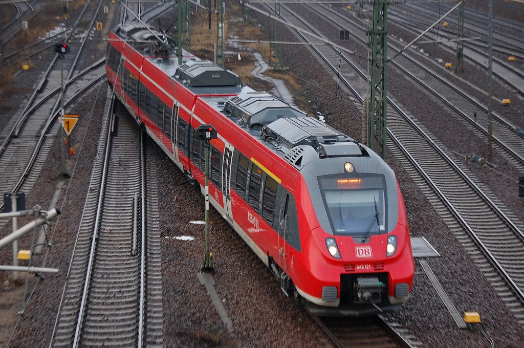 442 121 Richtung Berlin Hbf.(tief), 18.12.12 Berlin-Putlitzbr�cke.