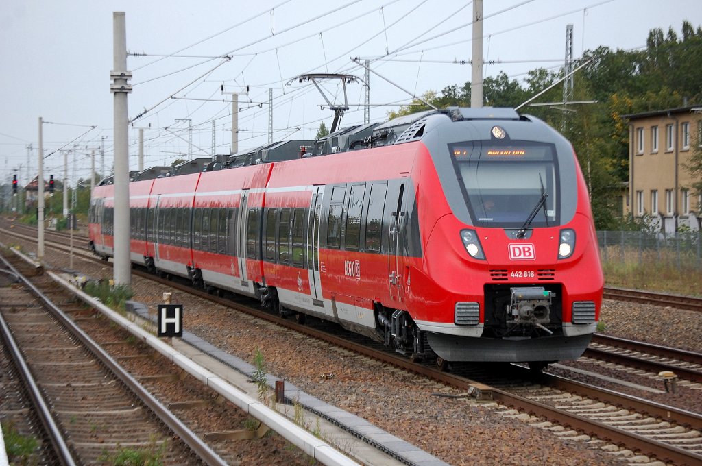 442 816 als RE5 Richtung Berlin-Gesundbrunnen am 21.09.12 Berlin-Blankenburg.