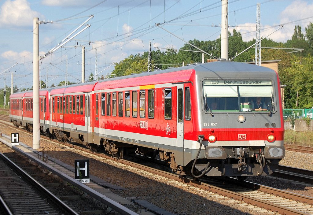 928 657 + 628? als RE3 Richtung Berlin-Gesundbrunnen, 03.08.11 Berlin-Blankenburg.