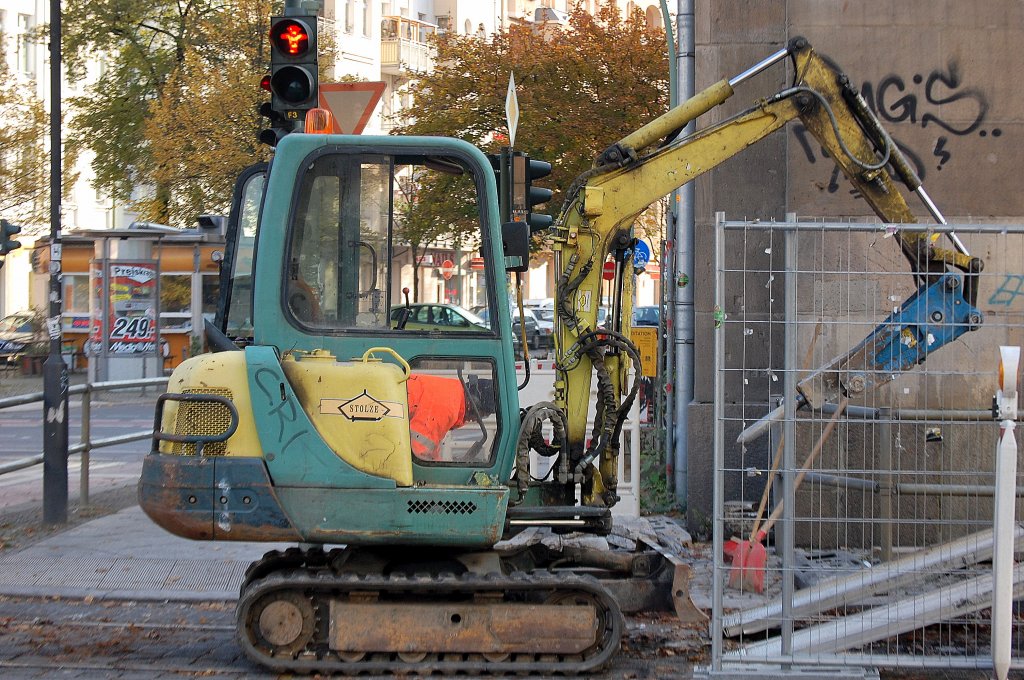 �lterer AMMANN YANMAR Minibagger Typ B15, 23.10.10 Berlin Sch�nhauser Allee.