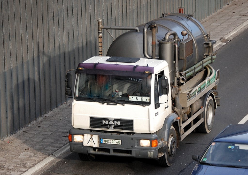 �lteres MAN Abwasserreinigungsfahrzeug, 31.01.13 Berliner Stadtreinigung H�he Kaiserdamm.
