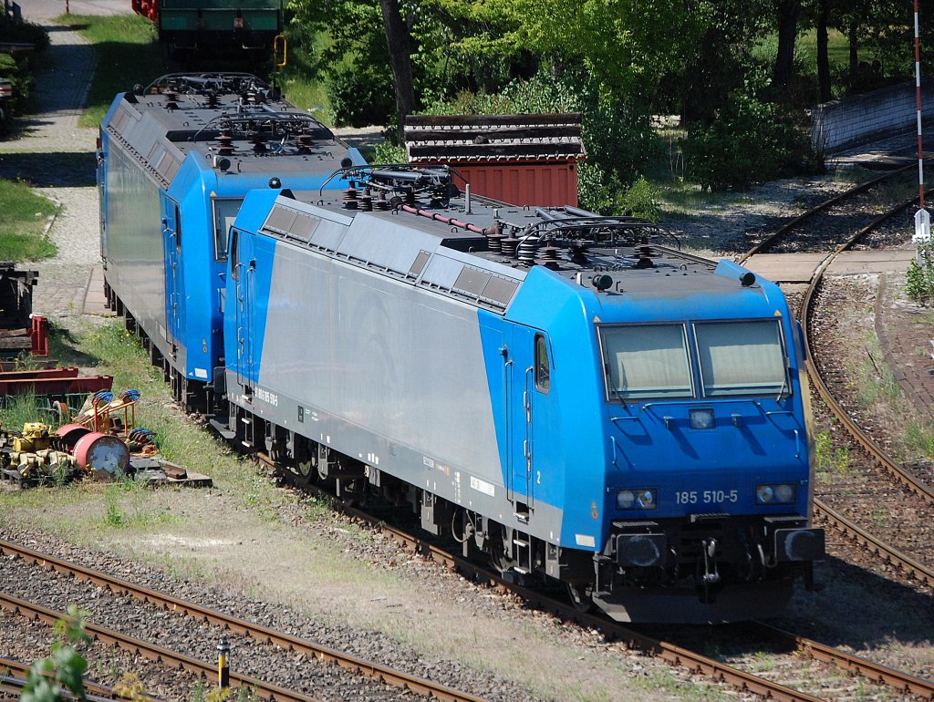 Alpha Trains Leasinglok 185 510-5 (91 80 6185 510 -5 D-KIEL, Bj.2002) vor der 185 511-3, auch ehemalige TXL-Lok zur Zeit des Bildes an D&D verliehen, 25.05.09 Berliner Westhafen. (Aktuell an HLG verliehen)