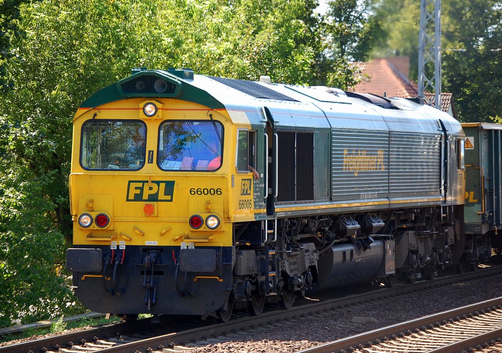 Alpha Trains Leasinglok FPL 66006 (92 51 3650 005-3 PL-FPL, Bj.2006) f�r die polnische Fa. Freightliner PL im Einsatz mit firmeneignen ganzzug offener G�terwagen Richtung Bernau, 27.07.09 Berlin-Karow. 
