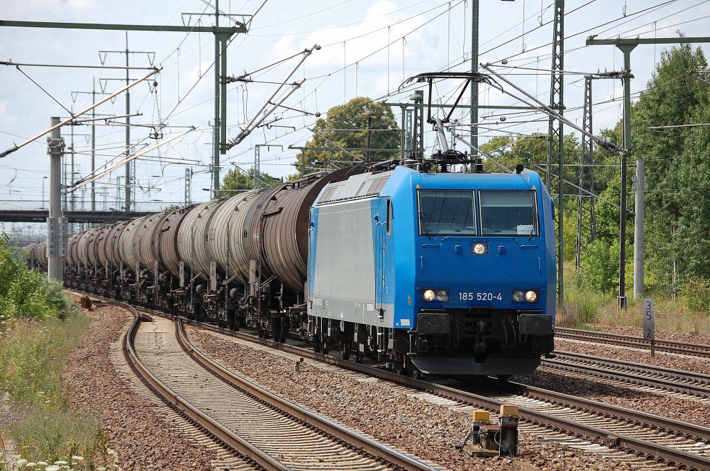 Alpha Trains Mietlok 185 520-4 der CFL-Cargo mit Kesselwagenzug am 13.07.13 Bhf. Flughafen Berlin-Sch�nefeld.