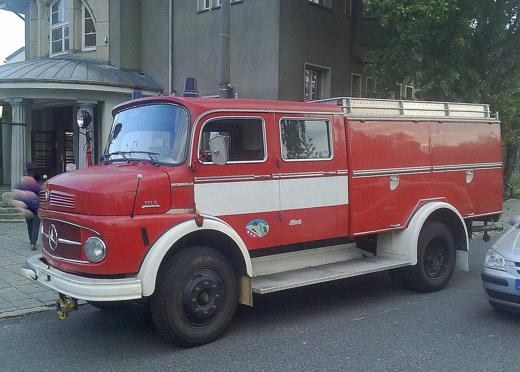 Altes Oldtimer Feuerl�schfahrzeug, ein MB 1113 mit Metz Aufbau in Privatbesitz, 24.07.11 Berlin-Buch.