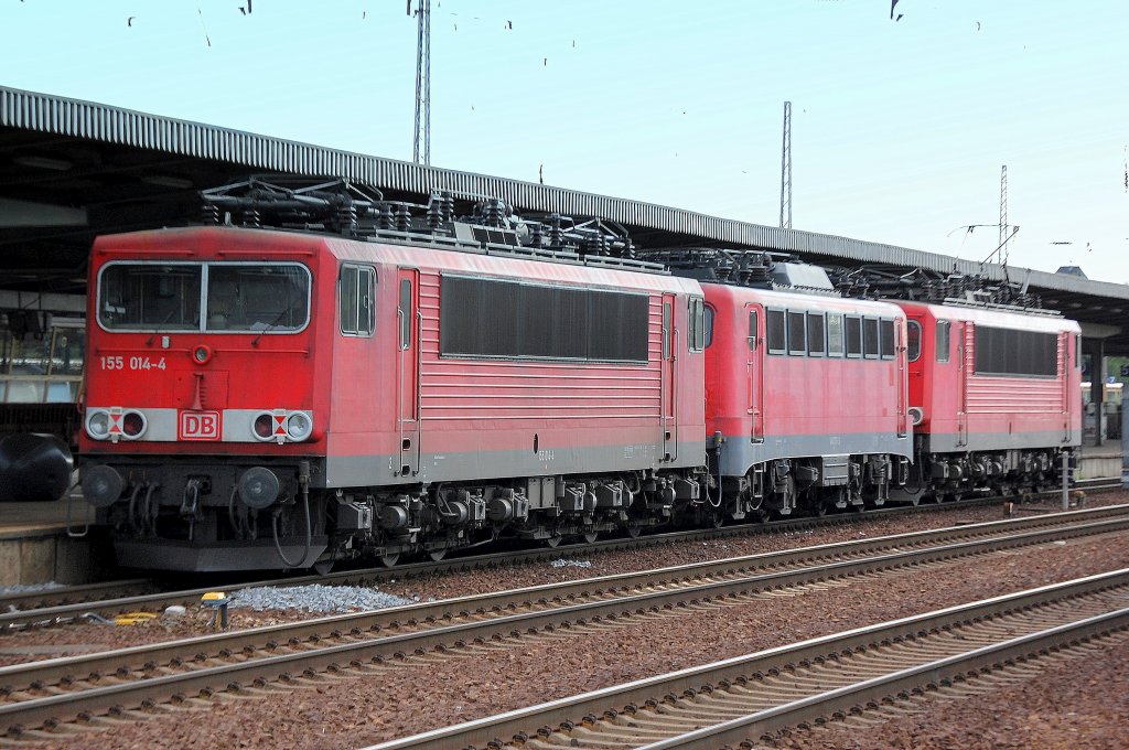 Am Ende eines Lokzuges befand sich 155 014-4 am 17.08.08 im Bhf. Flughafen Berlin-Sch�nefeld.