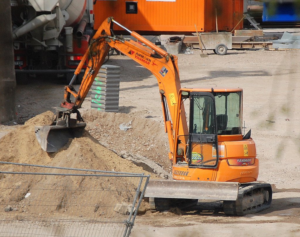 AMMANN YANMAR ViO55 der Fa. MATTH�I, 08.04.10 Berliner Westhafen.