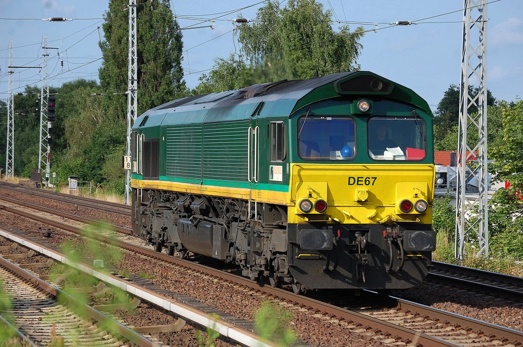 Ascendos Mietlok DE67 (266 067-6) m�glicherweise f�r HGK t�tig am 05.07.13 Berlin-Karow.
