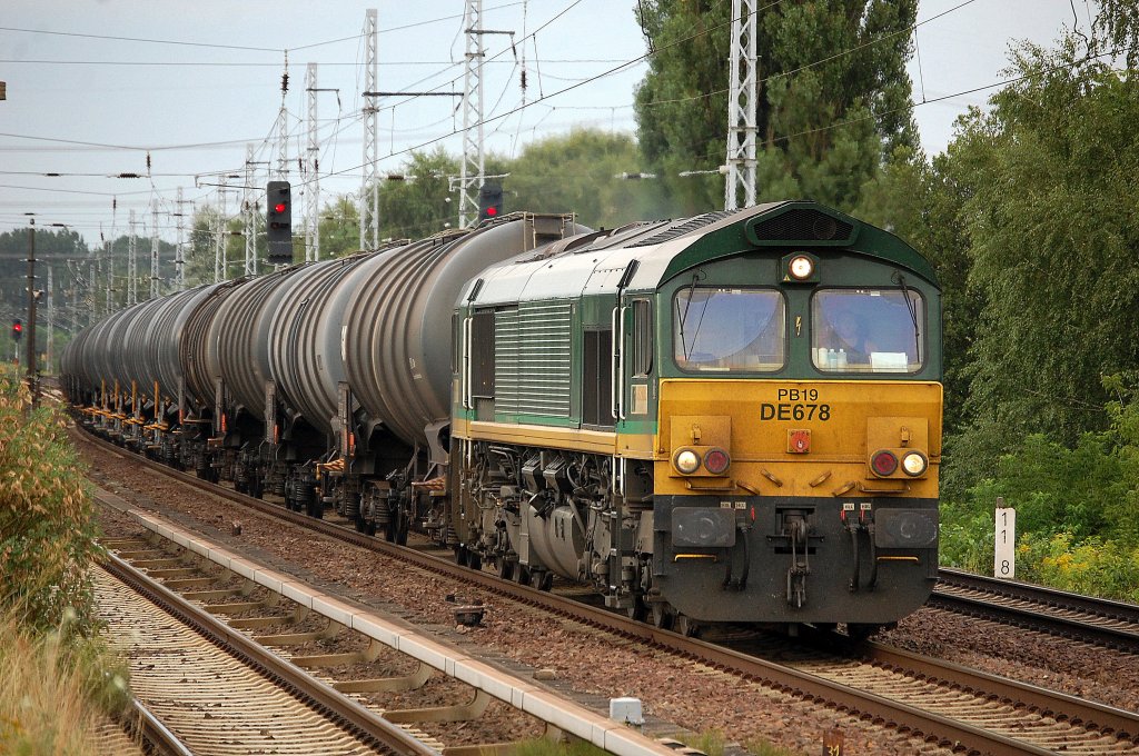 Ascendos Mietlok PB19/DE678 (266 023-6) f�r HGK t�tig mit Kesselwagenzug am 06.08.13 Berlin-Karow.