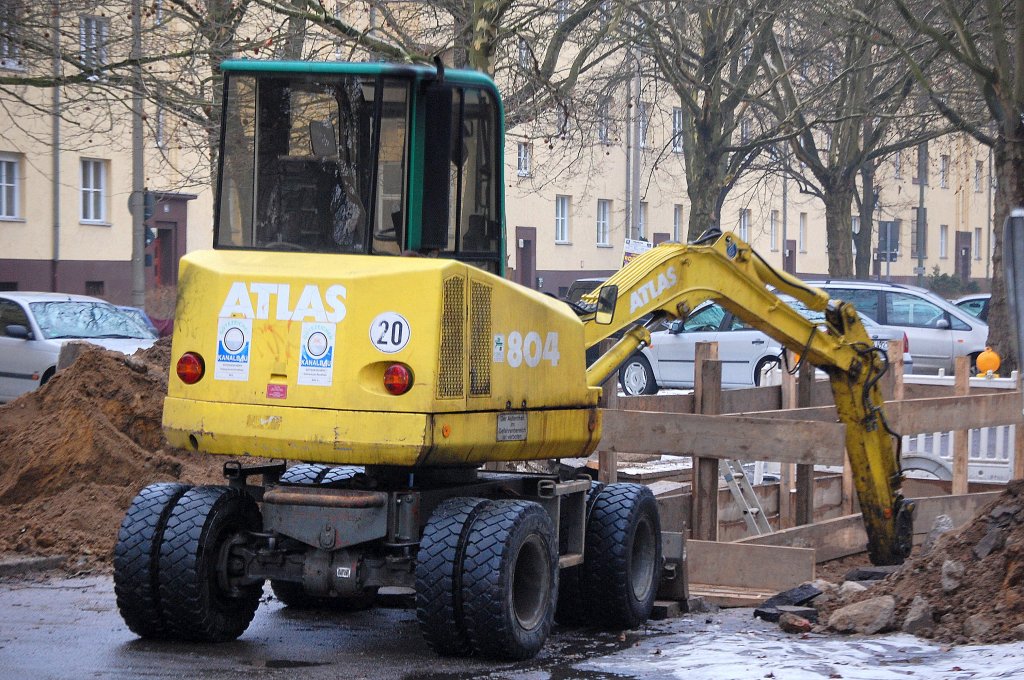 ATLAS 804 bei Tiefbauarbeiten am 24.02.10 Berlin-Pankow.