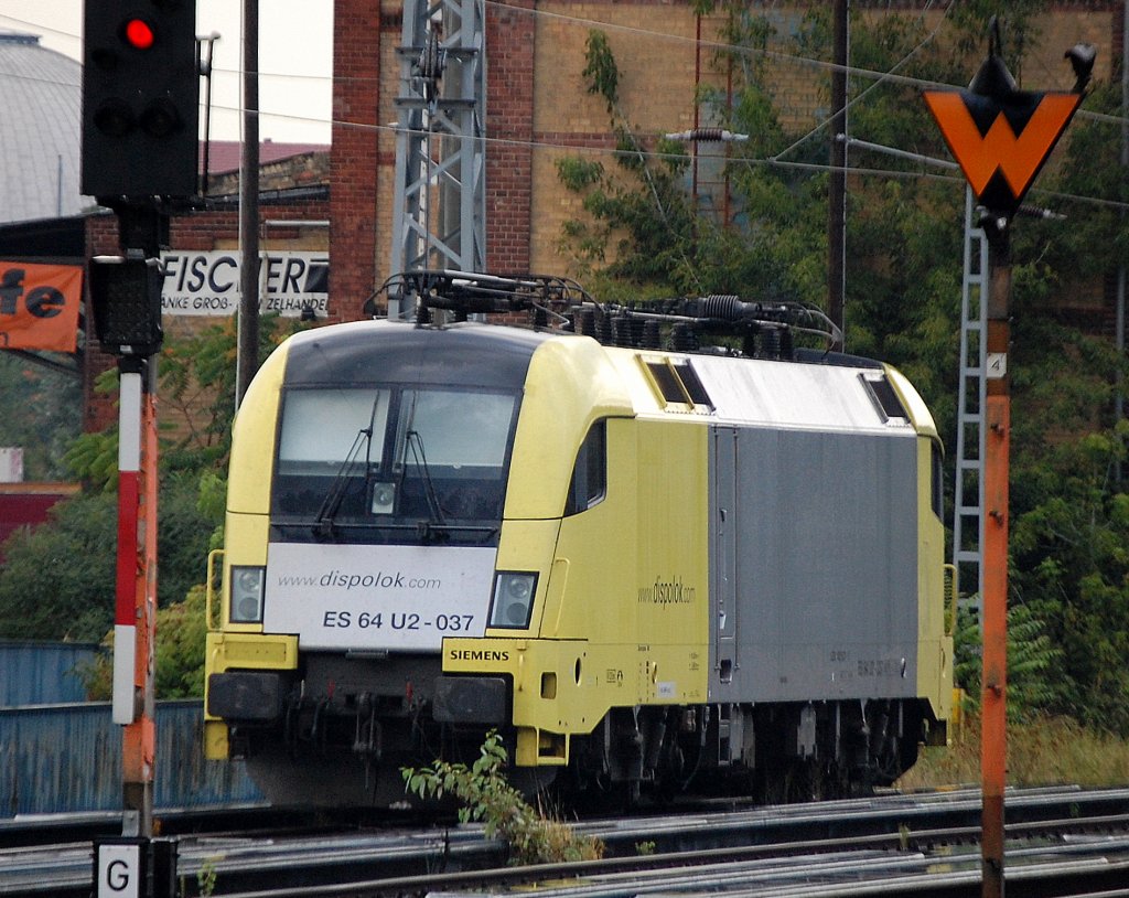 Auch zu diesem Zeitpunkt noch in gelb und kurzfristig f�r EGP im Einsatz, MRCE Dispolok ES 64 U2-037 (Siemens, Bj.2004), 21.08.09 Berlin Greifswalder Str.
