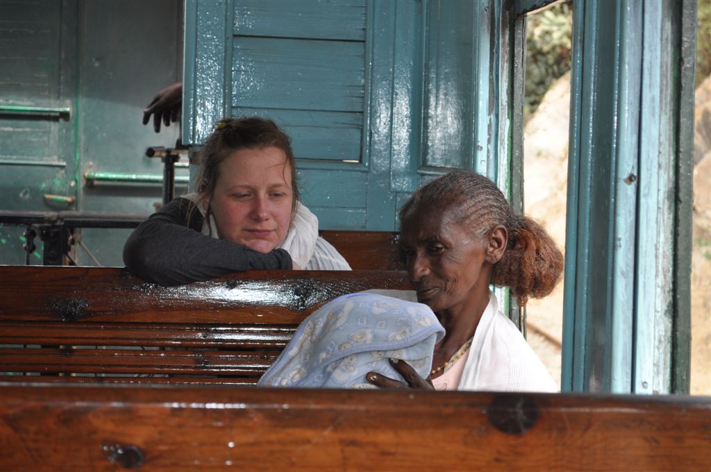Bea und die Mutter von Hewan und Marta in Arbaroba. (30.01.2012)