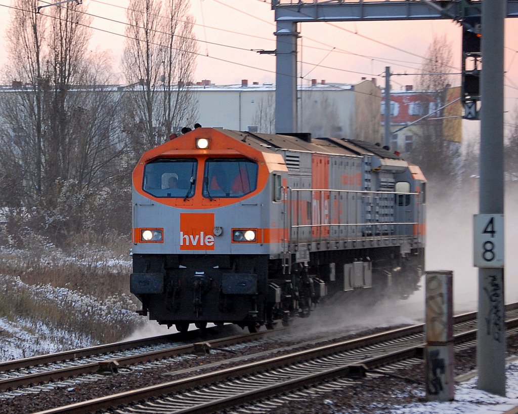 Bei eisigem Wetter unterwegs Orange Tiger der hvle V 330.? (Bombardier Bj.2004), 18.12.09 Berlin-Pankow.