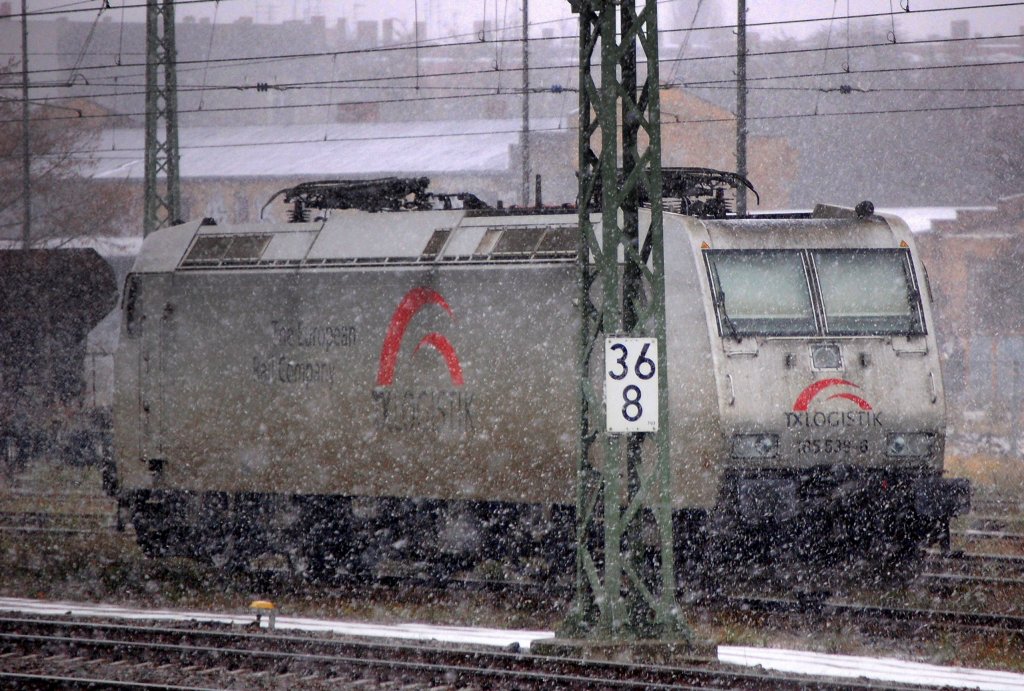 Bei starkem Schneefall stand TXL 185 538-6 (Bombardier Bj.2004) am 03.12.08 Gbf. Berlin-Moabit.