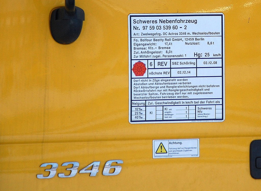 Beschreibungs- und Registrierungsmerkmale des Balfour Beatty Bahndienstfahrzeugs, 20.02.10 im Bhf. Flughafen Berlin-Sch�nefeld.