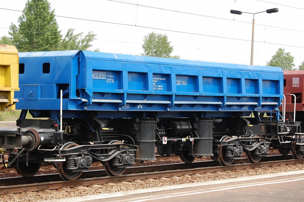 Blauer Sch�ttgutkippwagen der EGP eingestellt mit der Nr. 37 RIV-TIN 80 D-EGP 6738 021-2 Fas am 29.05.10 Bhf. Flughafen Berlin-Sch�nefeld.