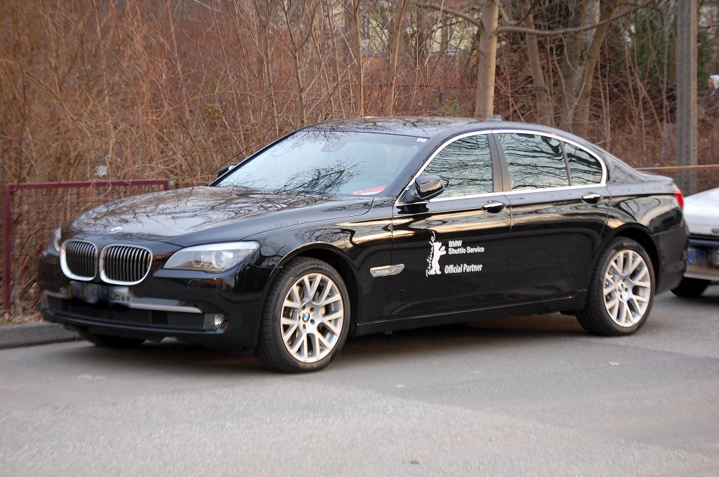 BMW 7�r (F01)Oberklasse-Limousine (Stufenheck) vom firmeneigenen Shuttle Service, ein sch�ner Wagen, 15.02.11 Berlin-Pankow.
