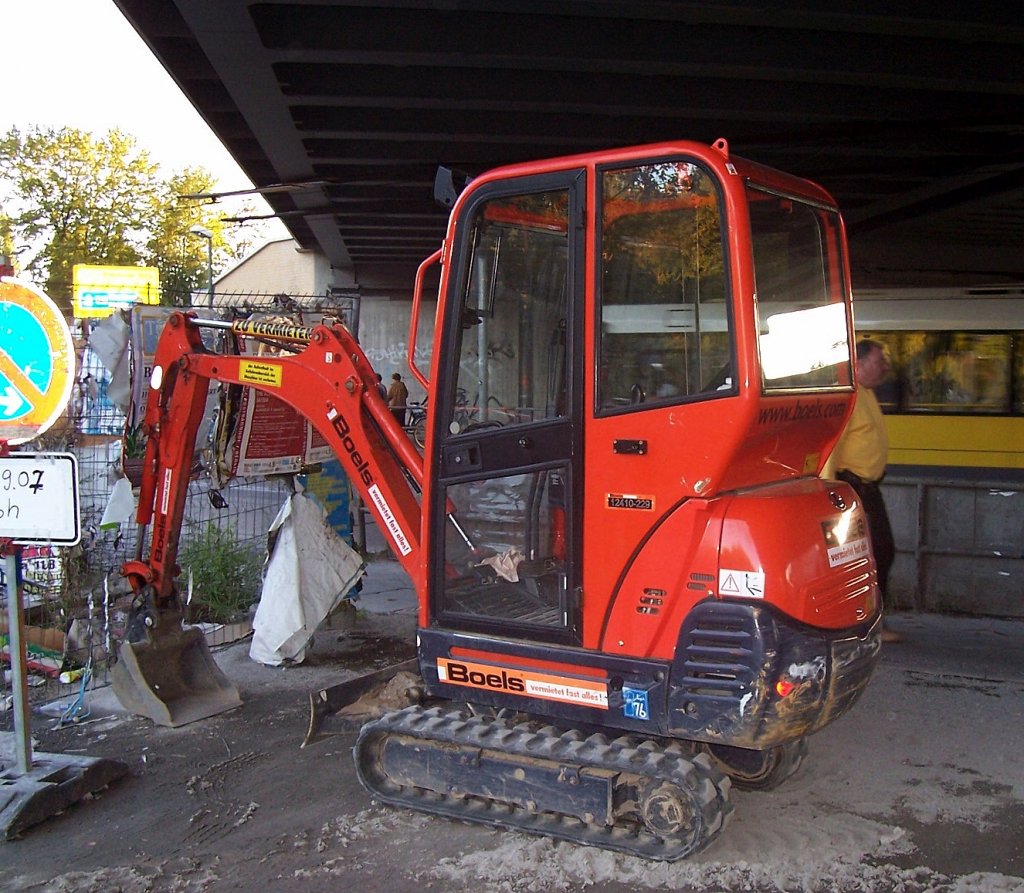 Boels-Leasingbagger, ein Minibagger KUBOTA Typ?, Sommer 2008 Berlin-Pankow. 
