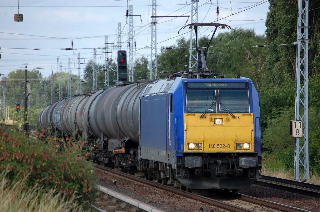Captrain G�terzug mit 146 522-8 mit Kesselwagenzug am 10.07.13 Berlin-Karow.