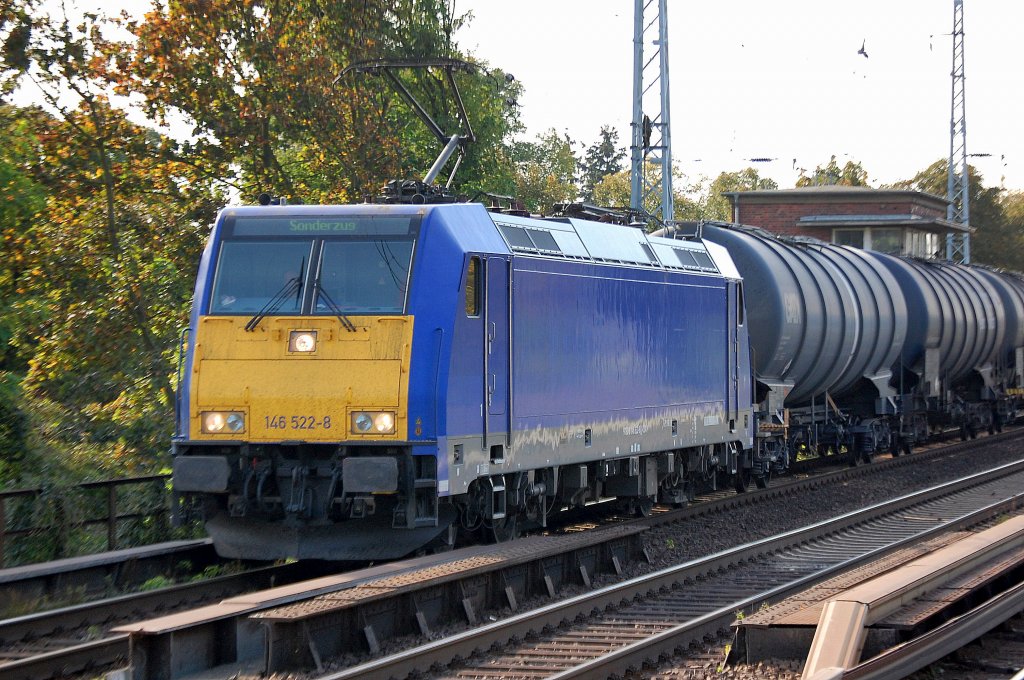 Captrainlok 146 522-8 (91 80 6146 522-8 D-OLA) mit Kesselwagenzug am 04.10.11 Berlin-Karow.