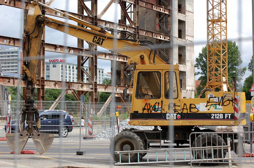 CAT 212B FT beim Abri� des Palast der Republik Berlin-Mitte, 08.07.08