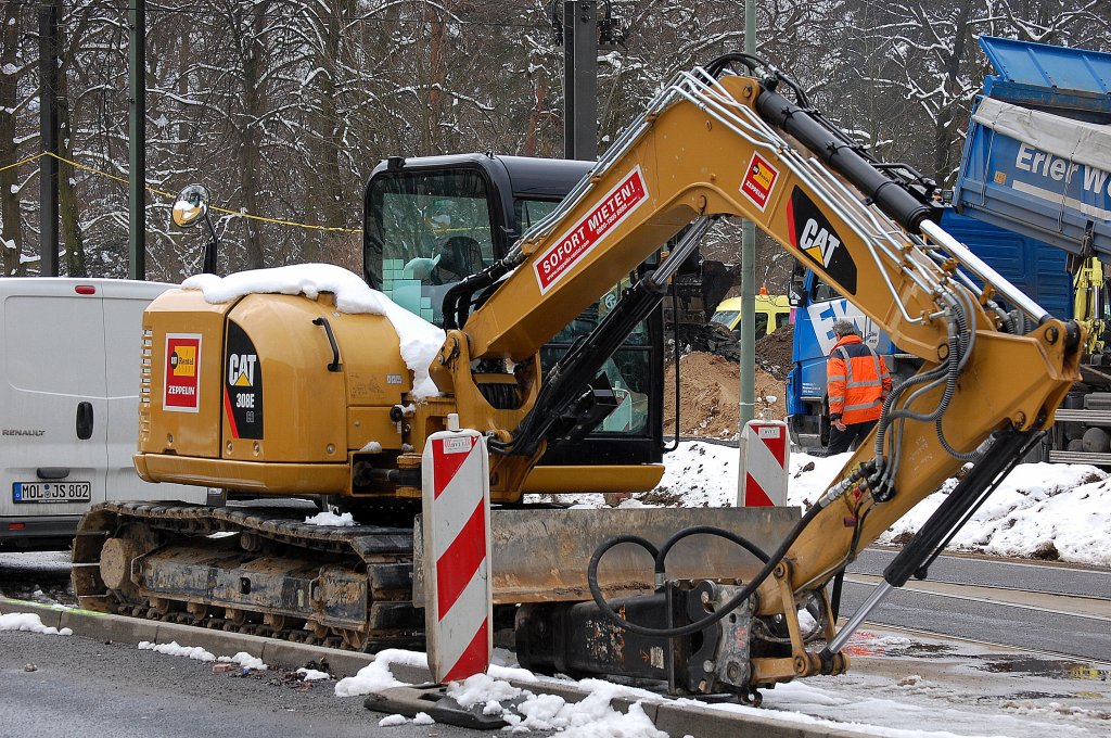 CAT 308E CR Kompakt-Raupenbagger (Mietbaumschine), 22.03.13 Berlin-Pankow.