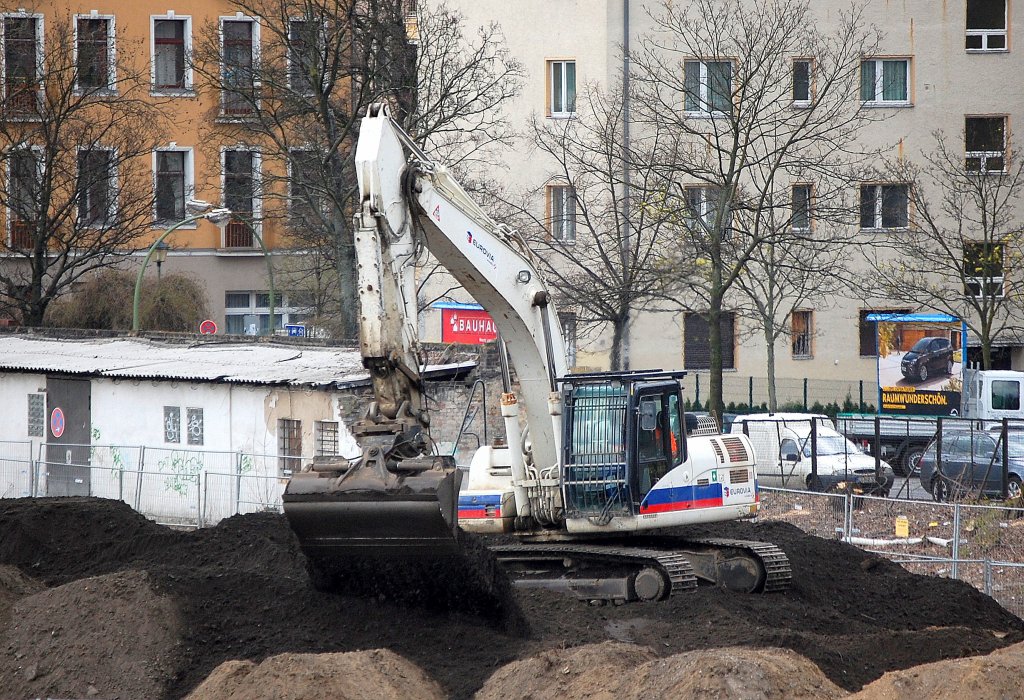 CAT 325D LN Raupenbagger der Fa. EUROVIA im Einsatz auf dem ehemaligen Gel�nde Gbf. Berlin-Moabit, 10.04.12