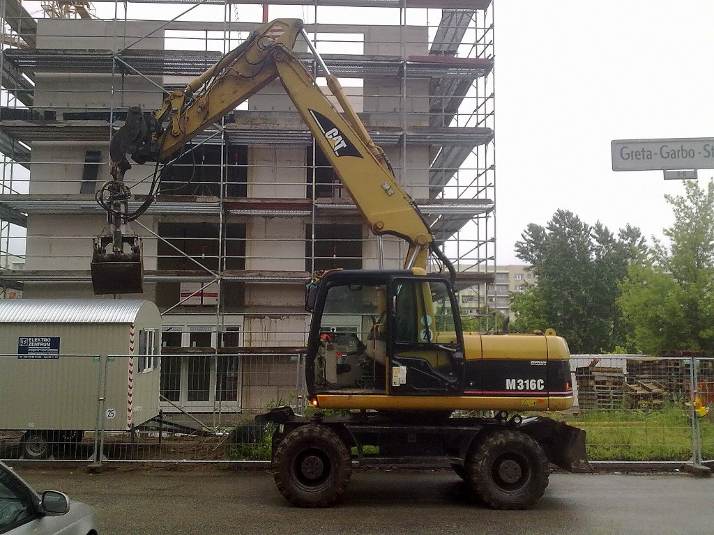 CAT M316C Mobilbagger, 31.05.13 Berlin-Pankow.  