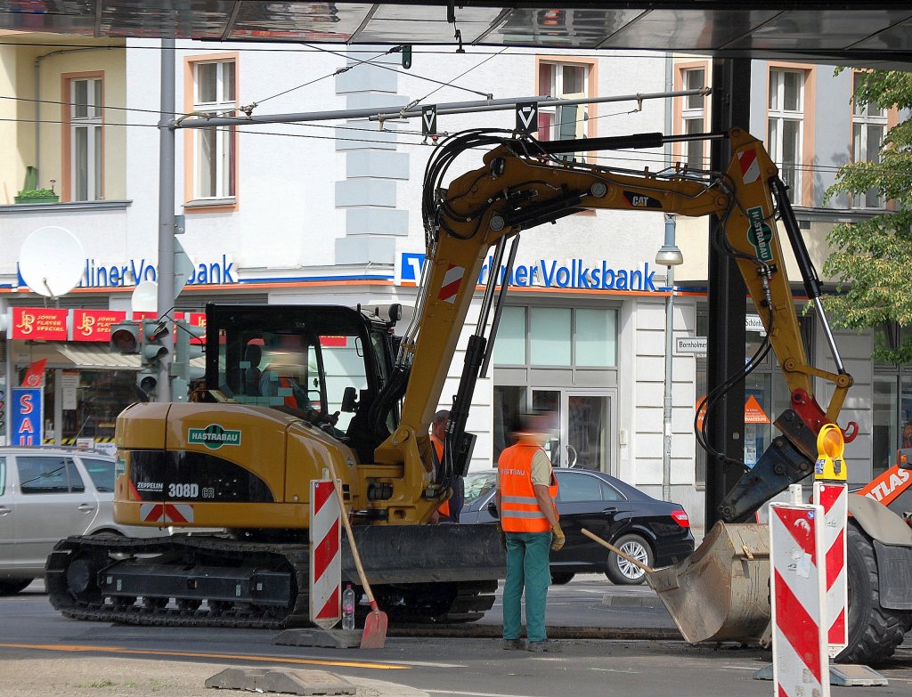 CAT Minikompaktbagger 308D CR der Fa. HASTRABAU, 21.05.12 Berlin-Pankow.