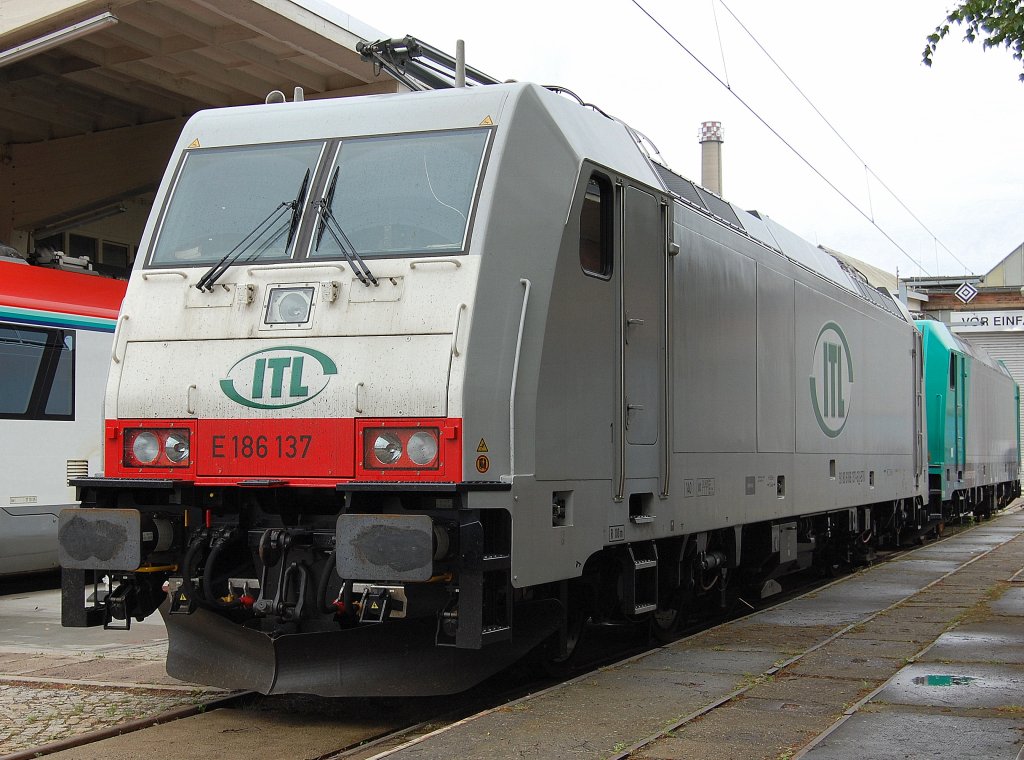 CBRail Leasinglok E 186 137 (91 80 6186 137-6 D-BTK, Bj.2007) f�r ITL Polska beim Tag der offenen T�r auf dem Werksgel�nde Bombardier in Hennigsdorf am 16.05.09