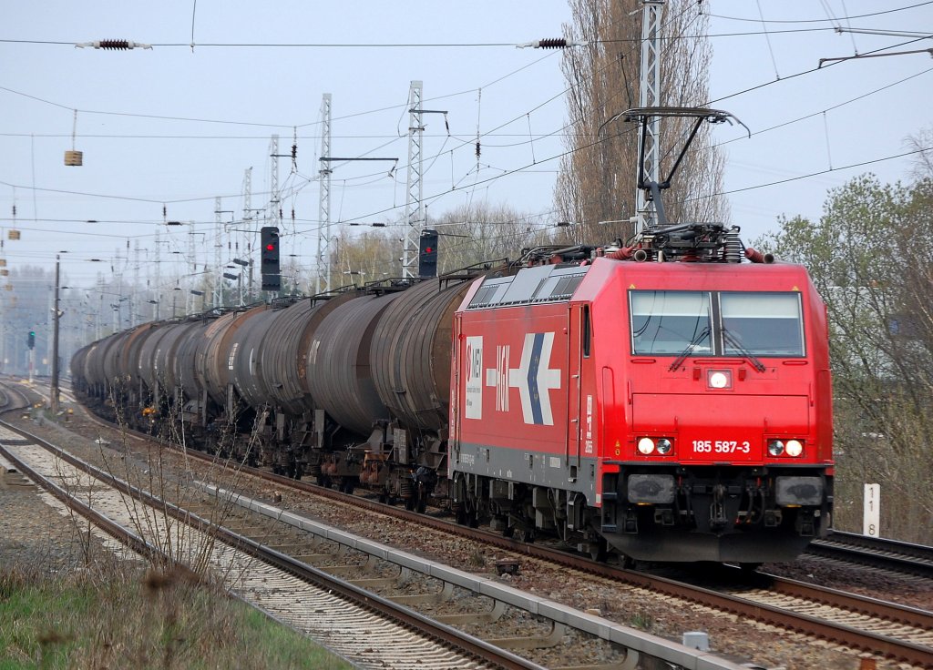 CBRail Leasinglok HGK 2055/185 587-3 (9180 6185 587-3 D-HGK, Bj.2008) mit Kesselwagenzug Richtung Karower Kreuz Berlin, 08.04.09 Berlin-Karow.
