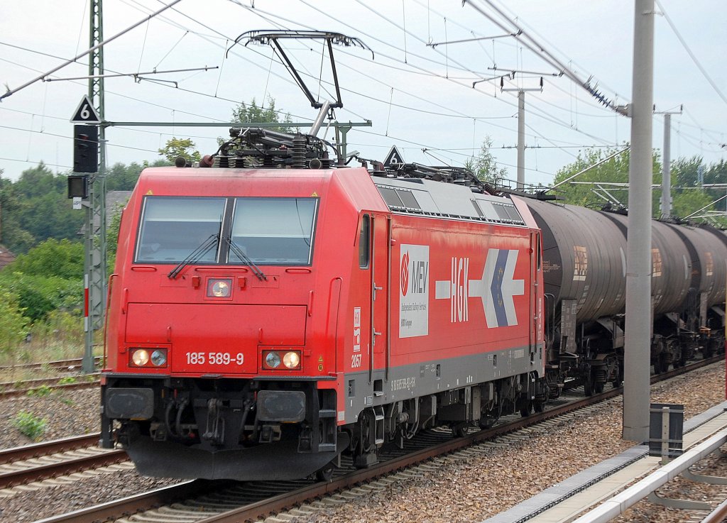 CBRail Leasinglok HGK 2057/185 589-9 (91 80 6185 589-9 D-HGK, Bombardier, Bj.2008) mit einem Ganzzug Heizoelkesselwagen Richtung Bernau, 11.08.10 Berlin-Blankenburg.