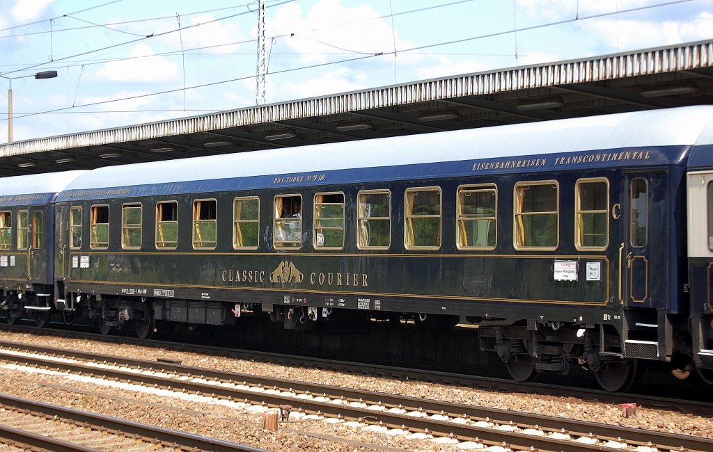 CLASSIC-COURIER 1.Klasse Personenwagen der DNV Touristik GmbH (Sonderzug Masuren, K�nigsberg und Danzig) mit der Nr. 56 80 31-70 110-1 ABm D-DNV, 04.07.12 Bhf. Flughafen Berlin-Sch�nefeld.