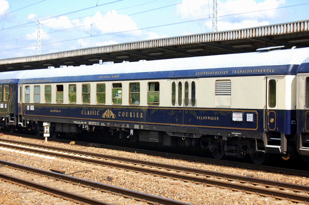 CLASSIC-COURIER Salonwagen der DNV Touristik GmbH mit der Nr. 56 80 89-80 104-3 WGm D-DNV (Sonderzug Masuren, K�nigsberg und Danzig), 04.07.12 Bhf. Flughafen Berlin-Sch�nefeld.