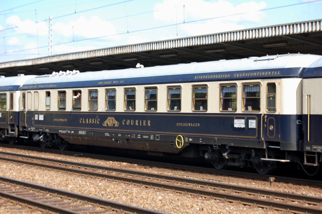 CLASSIC-COURIER Speisewagen der DNV Touristik GmbH mit der Nr.56 80 88-85 103-1(P) D-DNV (Sonderzug Masuren, K�nigsberg und Danzig), 04.07.12 Bhf. Flughafen Berlin-Sch�nefeld. 