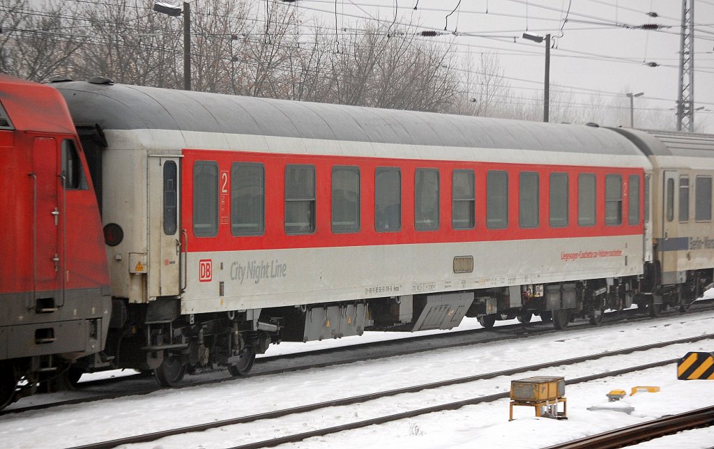 CNL-DB Liegewagen eingestellt mit der Nr. CH-DB 61 85 50-91 018-5 Bvcmz 028 am 23.12.10 Berlin-Greifswalder Str.