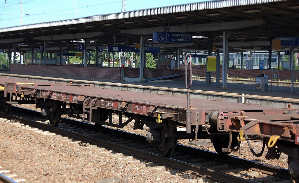 Containertragwagen der DB mit der Nr. 25 RIV 80 D-BTSK 442 6 101-8 Lgs 580 am 23.07.12 Bhf. Flughafen Berlin Sch�nefeld.