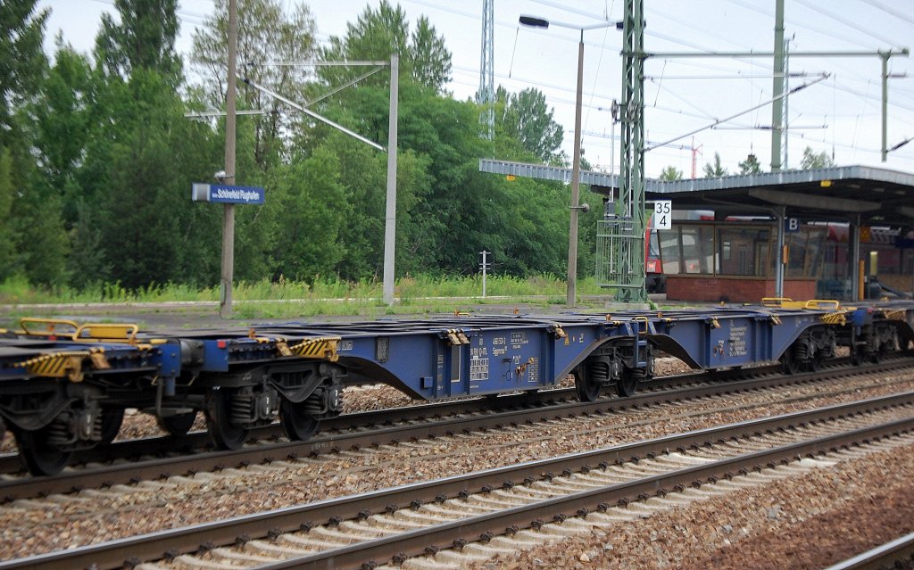 Containertragwageneinheit von ITL eingestellt mit der Nr. 37 TEN RIV 80 D-ITL 4961 531-3 Sggmrss 90 Heimatbahnhof Dresden (unbeladen) am 21.06.12 Bhf. Flughafen Berlin-Sch�nefeld.