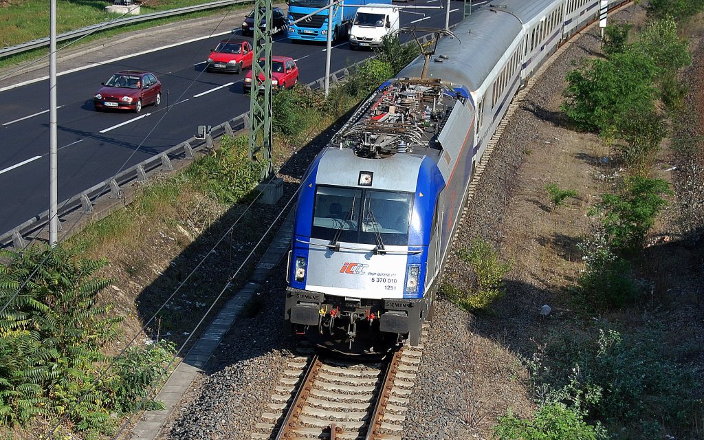 Da komme ich von der InnoTrans und da rollt �ber den Innenring H�he Messe Nord Berlin ein PKP INTERCITY Taurus mit den Wagen des Berlin Warschau Express zum Abstellpunkt Berlin-Grunewald, 23.09.10 Es ist die Lok 5 370 010 1251 (91 51 5370 010-? PL-PKPIC, Siemens Bj.2009).