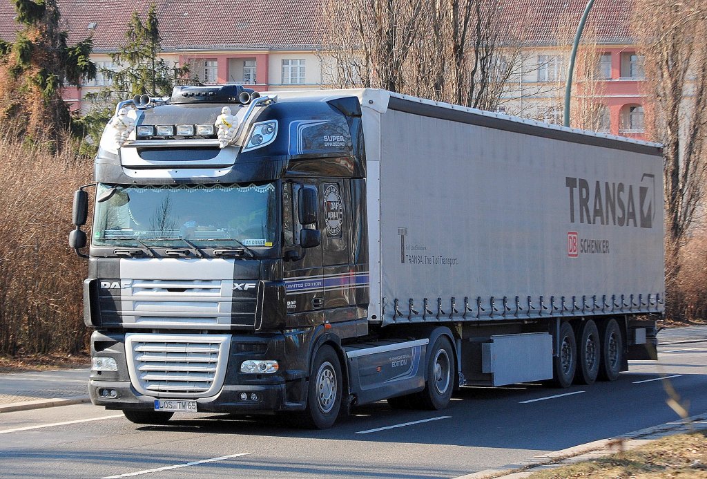 DAF XF 105.480 SPACE CAB Limited Edition Zugmaschine mit TRANSA DB SCHENKER Auflieger, 22.02.11 Bonholmer Br�cke Berlin.
