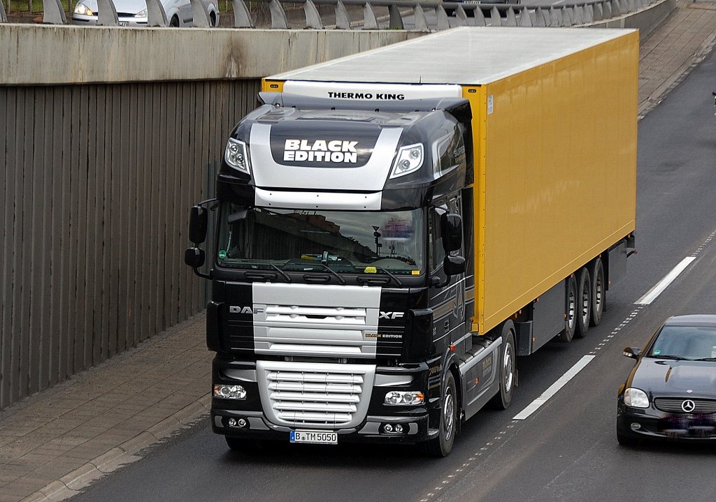 DAF XF BLACK EDITION Zugmaschine mit K�hlthermoauflieger, 08.09.10 Berliner Stadtautobahn H�he Knobelsdorffstr.