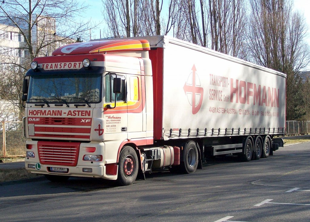 DAF XF Sattelzug aus �sterreich der Fa. HOFMANN-ASTEN, Winter 2008 Berlin-Pankow.