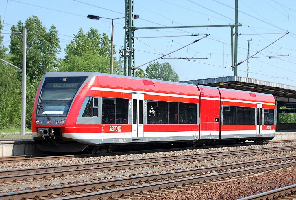DB 646 022 als RB 22 Richtung Potsdam Hbf. am 31.05.11 Bhf. Flughafen Berlin-Sch�nefeld.