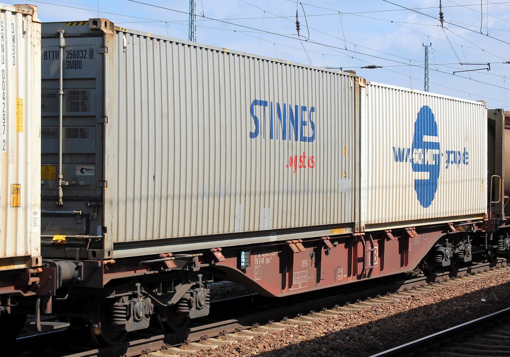 DB Containertragwagen mit der Nr. 31 TEN 80 D-DB 4543 188-5 Sgns 681 am 01.08.13 Bhf. Flughafen Berlin-Sch�nefeld.