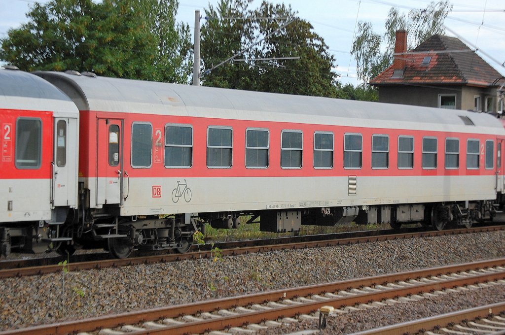 DB Fahrrad- und Aufenthaltswagen der DB City Night Line Z�ge eingestellt mit der Nr. D-DB 51 80 84-90 218-9 Bomdz 236.9 in einem PbZ am 09.08.11 Berlin-Blankenburg.