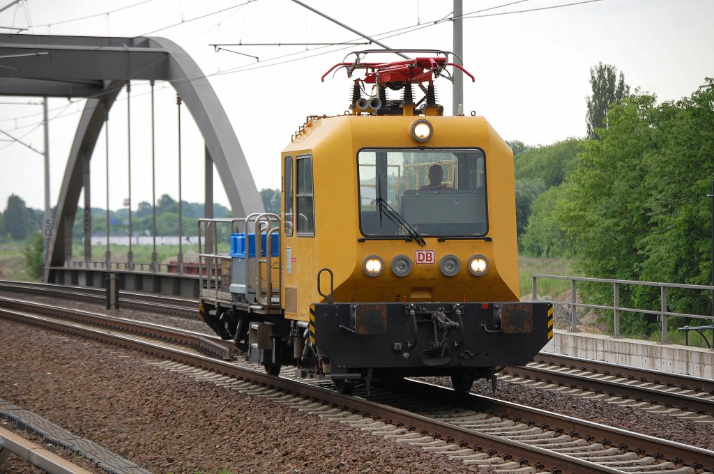 DB GAF 100R/H f�r Oberleitungsarbeiten Richtung Innenstadt, 31.05.12 Berlin-Pankow.